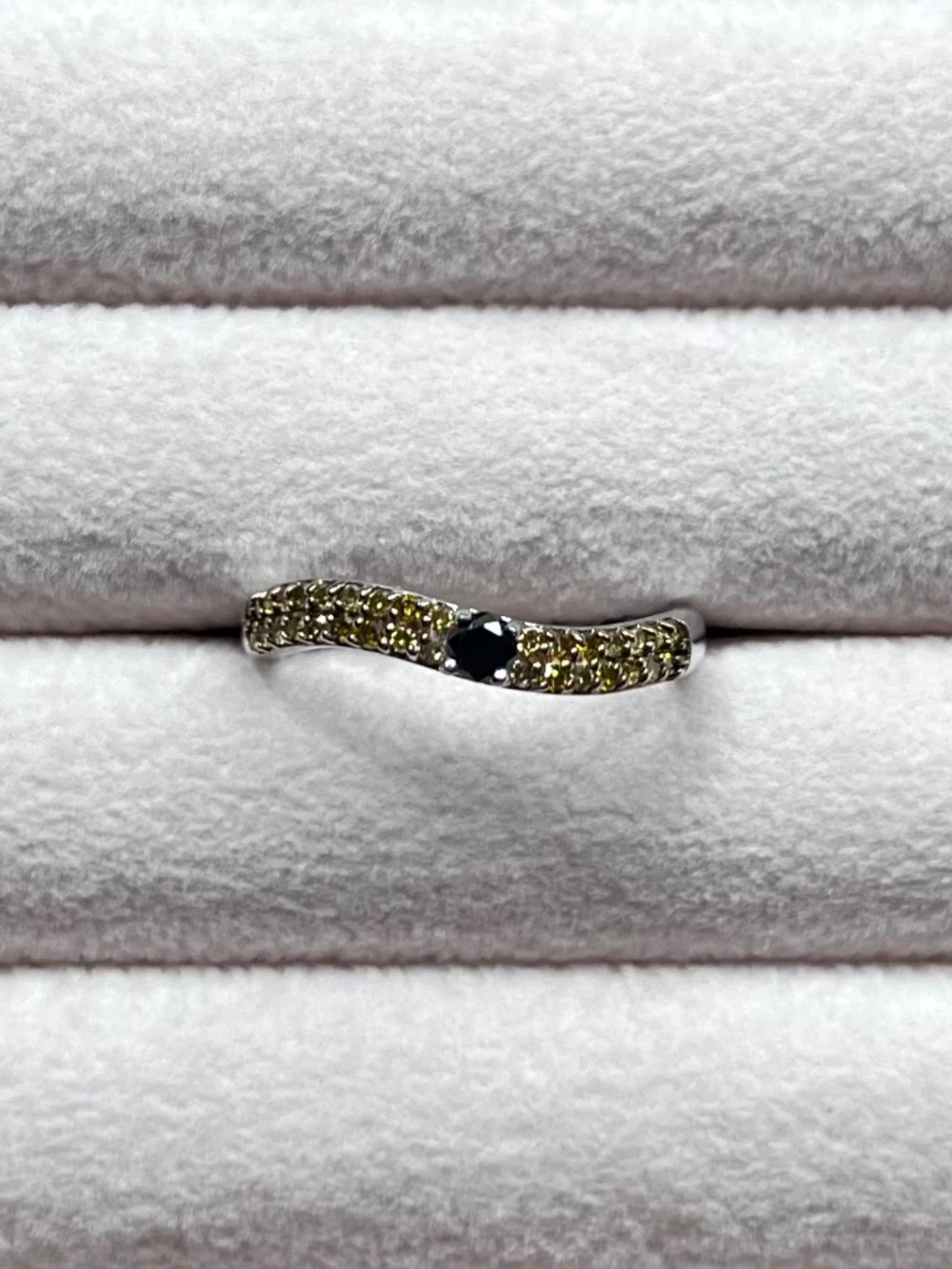 R116 | Natural Diamond Wave Ring